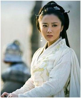在这部演员阵容堪称华丽的大制作中"虞姬"李依晓显得格外惹人遐想