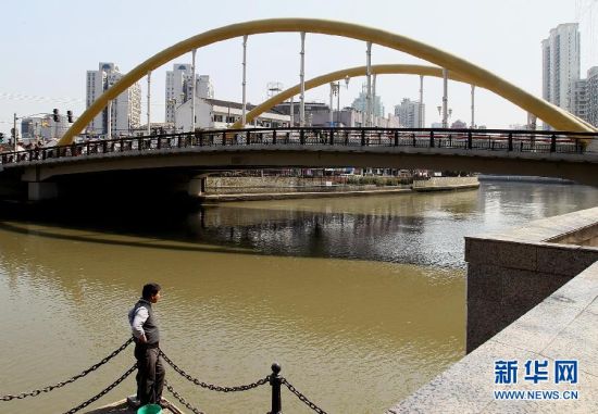 上海苏州河首次完成大规模疏浚