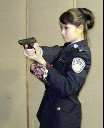 90后警花<em>不雅照</em> <em>青岛</em>警方辟谣(4)_新浪上海_新