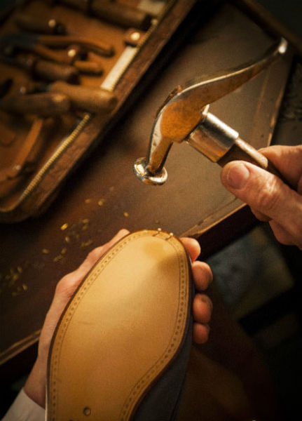 为何男鞋那么贵 一双鞋的定制过程_沪上潮店