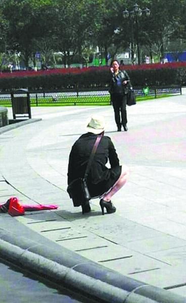武汉街头现丝袜高跟大叔(图)_新浪<em>上海</em>_新浪网