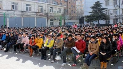 中学禁止<em>女教师</em>穿黑<em>丝袜</em>