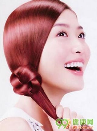 <em>头发干燥怎么办</em> 注重日常细节是王道_美容服饰