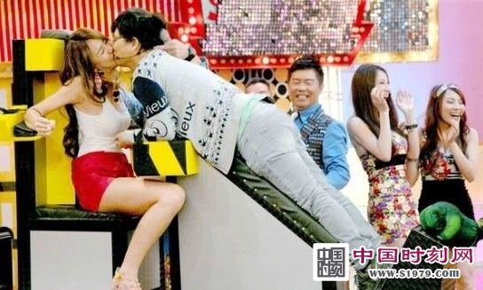 <em>刘雨柔</em>上节目遭沈玉琳对嘴强吻(2)_新浪上海_