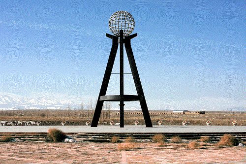 新疆旅游景点介绍:乌拉泊、亚洲地理中心、南