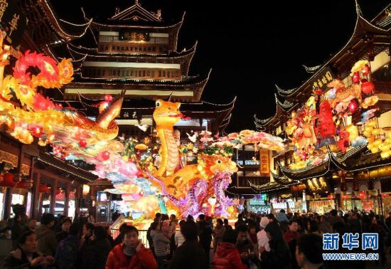 上海豫园新春灯会人气旺