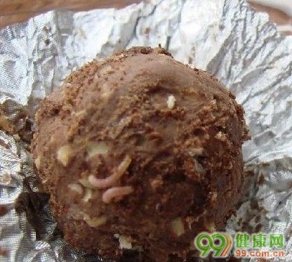 费列罗现活蛆 要求曝光该企业