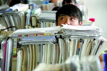 如今,上海已进入高等教育普及化阶段,当十余载政策布局挥别“一考定终身”,高考改革将剑指何方? 如今,上海已进入高等教育普及化阶段,当十余载政策布局挥别“一考定终身”,高考改革将剑指何方?