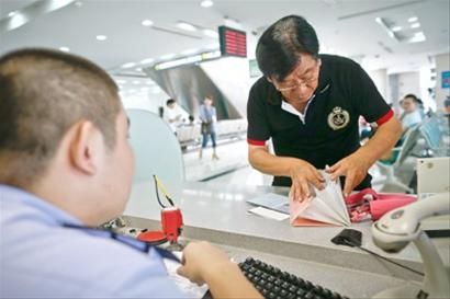 申城四个受理点可为外地人员办理出入境证件
