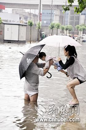 武汉最强暴雨 降雨量相当于5个东湖水量