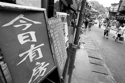 凤凰求客 繁华背后的凄凉(图)