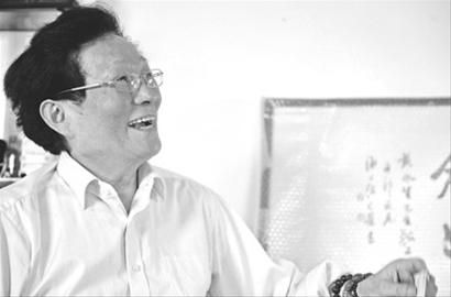 今年5月晨报记者采访黄永生时的留影/晨报记者 陈征 今年5月晨报记者采访黄永生时的留影/晨报记者 陈征