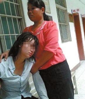 无良继父强奸13岁女儿 睡着爬<em>上床</em>(图)(2)_新浪