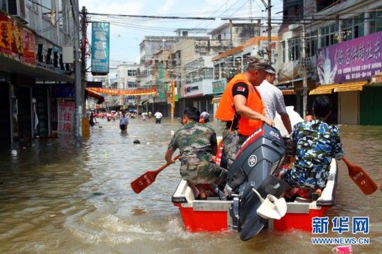 广东汕头溃堤 多乡镇严重洪水灾害(图)