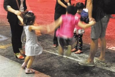 老板猥亵12女童 手抠<em>屁股</em>粗暴恶劣(图)_新浪上