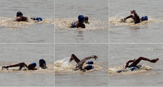 <em>女子</em>游泳<em>打架</em> 水下较量是一种潜规则(图)_新