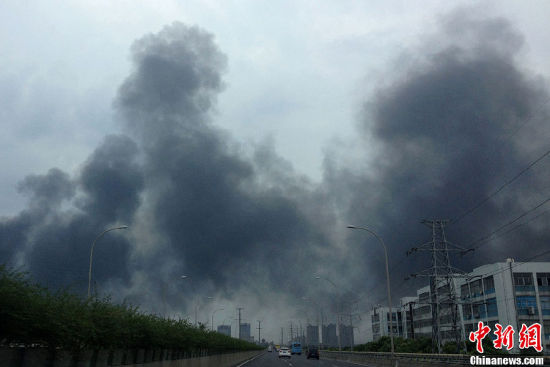 海力士火灾 现场浓烟滚滚(图)(2)