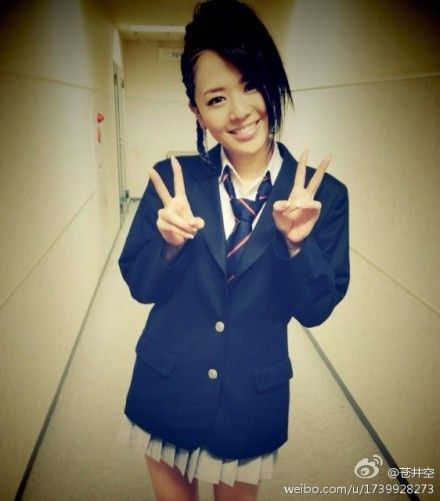 教师节苍井空收祝福 穿制服诱惑回馈(2)