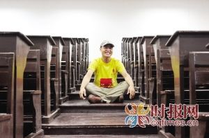 西南大学,段永杰独自从上海骑自行车回重庆沿途调研新农村建设,他觉得这段经历意义深刻 记者 郭璟 摄影 胡健 西南大学,段永杰独自从上海骑自行车回重庆沿途调研新农村建设,他觉得这段经历意义深刻 记者 郭璟 摄影 胡健