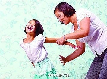 亲妈诈死变养母严教<em>女儿</em>(图)_新浪上海_新浪网
