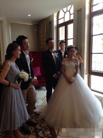  何洁赫子铭 大婚 前超女们当伴娘(图)(2)_新浪上