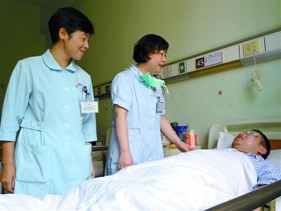 护士经常和病人聊天,疏导情绪 护士经常和病人聊天,疏导情绪