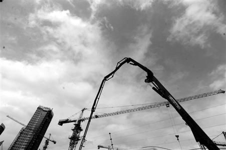 市防汛指挥部今天上午向全市发出紧急通知,要求各部门重点加强对建设工地的安全检查 王浩然 现场图片 市防汛指挥部今天上午向全市发出紧急通知,要求各部门重点加强对建设工地的安全检查 王浩然 现场图片