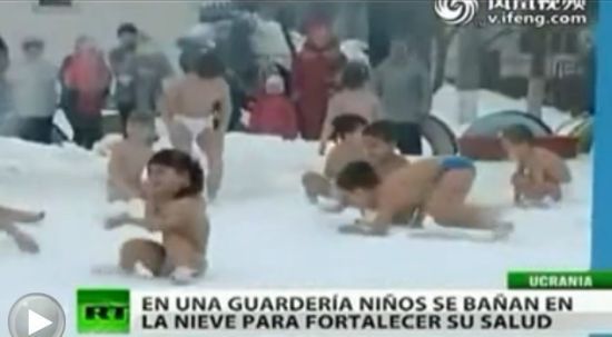 <em>人体艺术</em> <em>幼女</em>裸身滚雪地(2)_新浪上海_新浪网