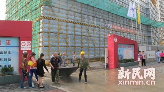 图说:事发一在建工地门口。新民网通讯员 何平 摄 图说:事发一在建工地门口。新民网通讯员 何平 摄