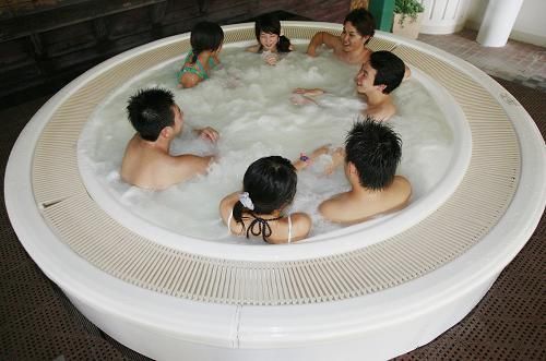 <em>混浴</em>盛行 <em>男女</em>泡汤伺机性骚扰(图)_新浪<em>上海</em>_新