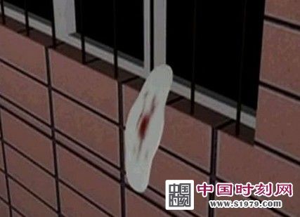 卫生巾酿血案:女子高空抛下卫生巾酿血案