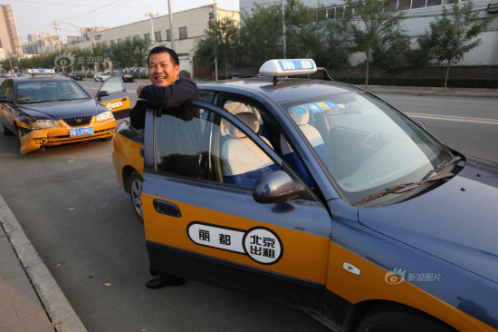 的哥追撞套牌车+置性命于不顾太冲动(图)(2)