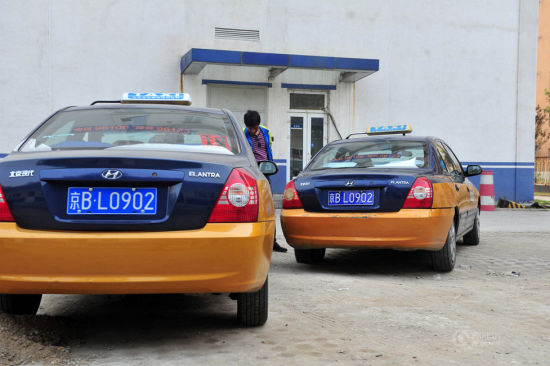 的哥追撞套牌车 害惨女乘客