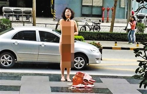 女子<em>步行</em>街裸舞三点全露 盘点裸体行为艺术(1