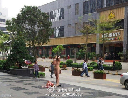 女子步行街裸舞三点全露 盘点裸体行为<em>艺术</em>(1