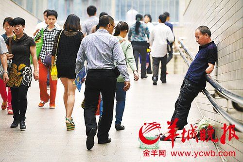 深圳乞丐歌手_深圳乞丐月收入过万