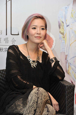 张悬青天白日旗_儿歌张悬吉他谱_张悬抽烟_张