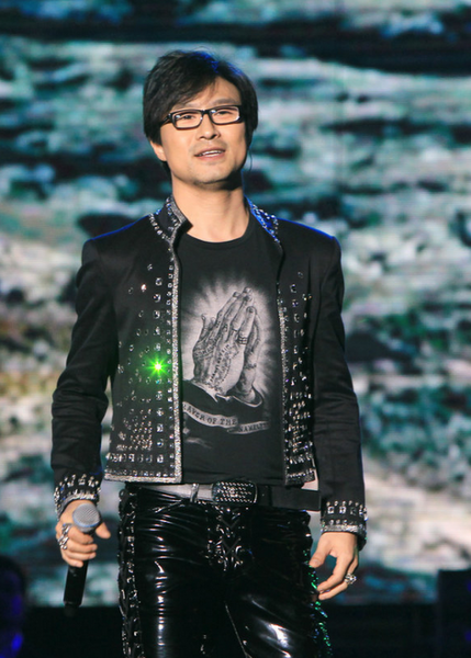  汪峰表白  惊天表白被恒大夺冠抢镜(图)_新浪上