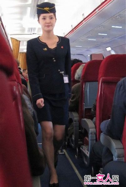 朝鲜空姐裙子变短(图)(2)