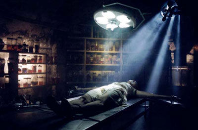 梦境之谜，解析梦见自己被人拿刀砍头砍出很多血的深层含义