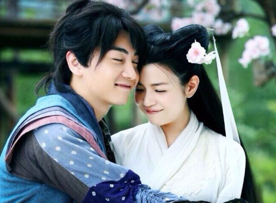 <em>杨过小龙女</em>舞剑(图)_新浪上海_新浪网