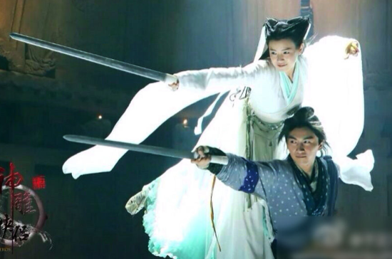 <em>杨过小龙女</em>舞剑(图)(2)_新浪上海_新浪网