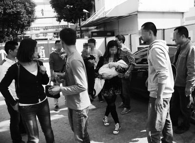 父母4万叫卖亲儿 年轻父母4万元叫卖亲生儿(图