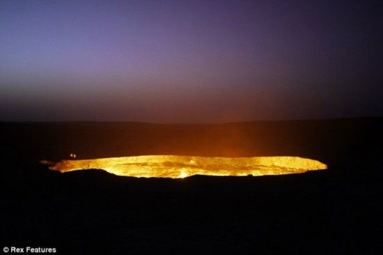 中亚沙漠 <em>地狱之门</em> 地狱火焰40多年从未熄灭(图