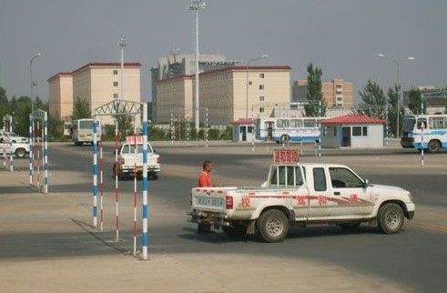 学员练车撞死教练驾校赔偿70万 保险公司不垫