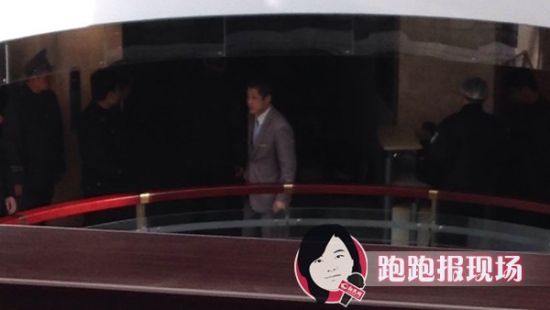 美甲店门口已有不少警方人员。新民网 记者 胡彦珣 摄 美甲店门口已有不少警方人员。新民网 记者 胡彦珣 摄
