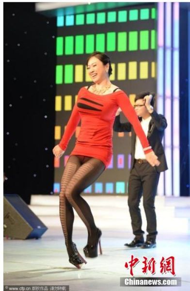 <em>芙蓉姐姐</em> 热舞<em>摔倒</em>进医院(图)(2)_新浪上海_新