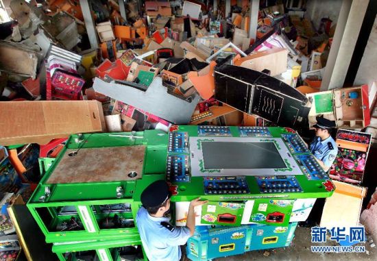 上海警方集中销毁4000余台赌博游戏机