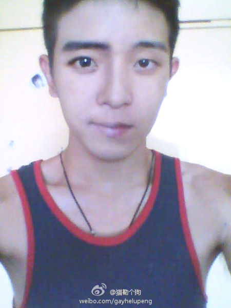 半颜妆风靡网络 左右对比差太大(组图)