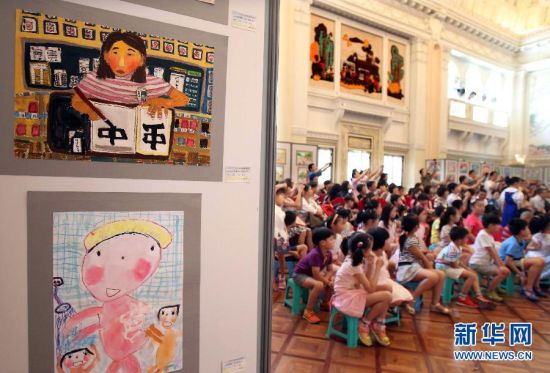 上海：中日韩儿童丹青结友谊